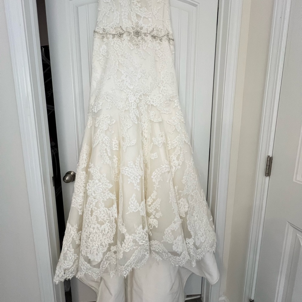 Elegant Lace Wedding Dress
